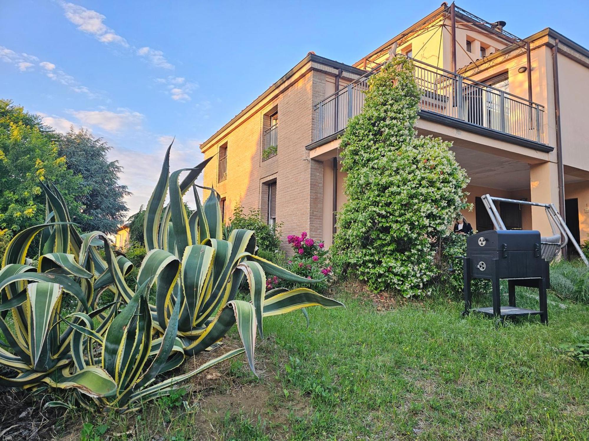 Casa Vincenzo 130 Mq Con Portico Ed Ingresso Esclusivo Dal Giardino Villa Felino Kültér fotó